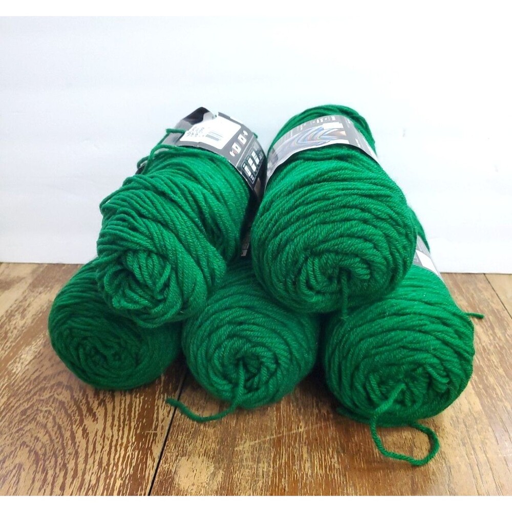 RED HEART Super Saver Yarn Lot of 5 Skeins Paddy Green & Spring Green Medium
